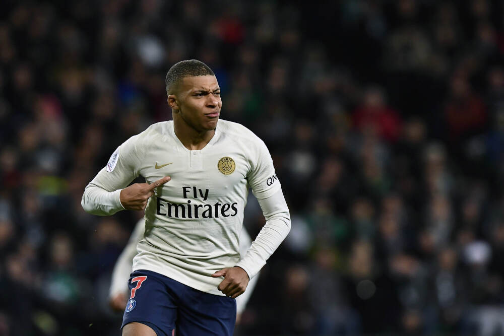 镜报：弗莱彻的双胞胎儿子目前分别选择代表英格兰和苏格兰